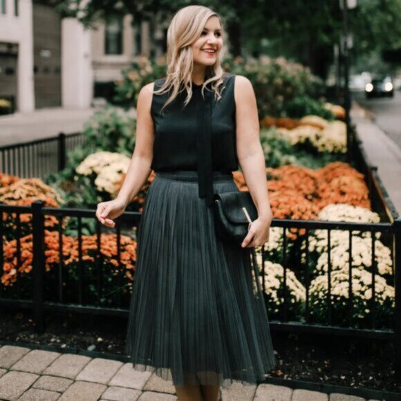 Banana Republic Tulle Midi Skirt - new with tags - Picture 2 of 7